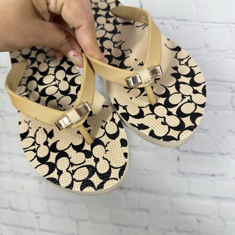 Coach Signature Print Flip Flops Sandals Women Size  6 Tan Logo Thong Summer - Picture 9 of 14